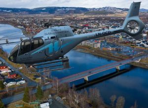 Frakte hytte med helikopter